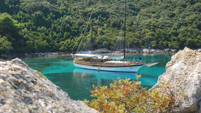 LINDA 32m motor yacht for charter