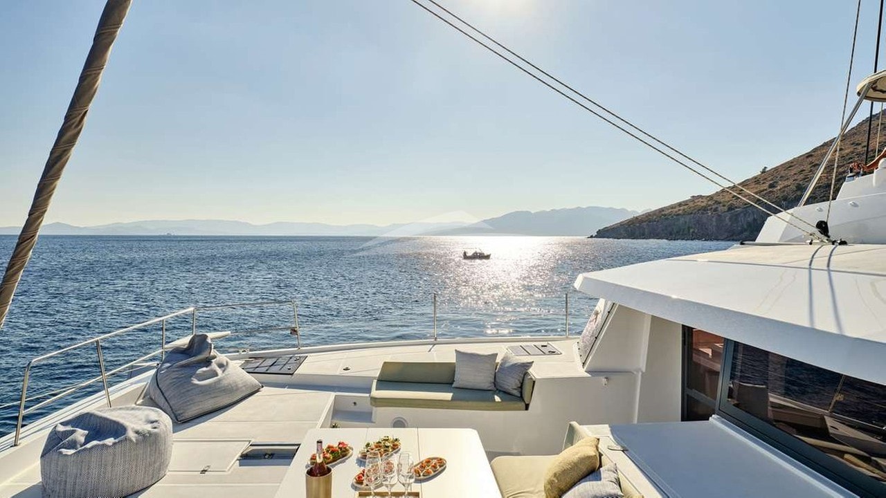 Foredeck / Sunbathing