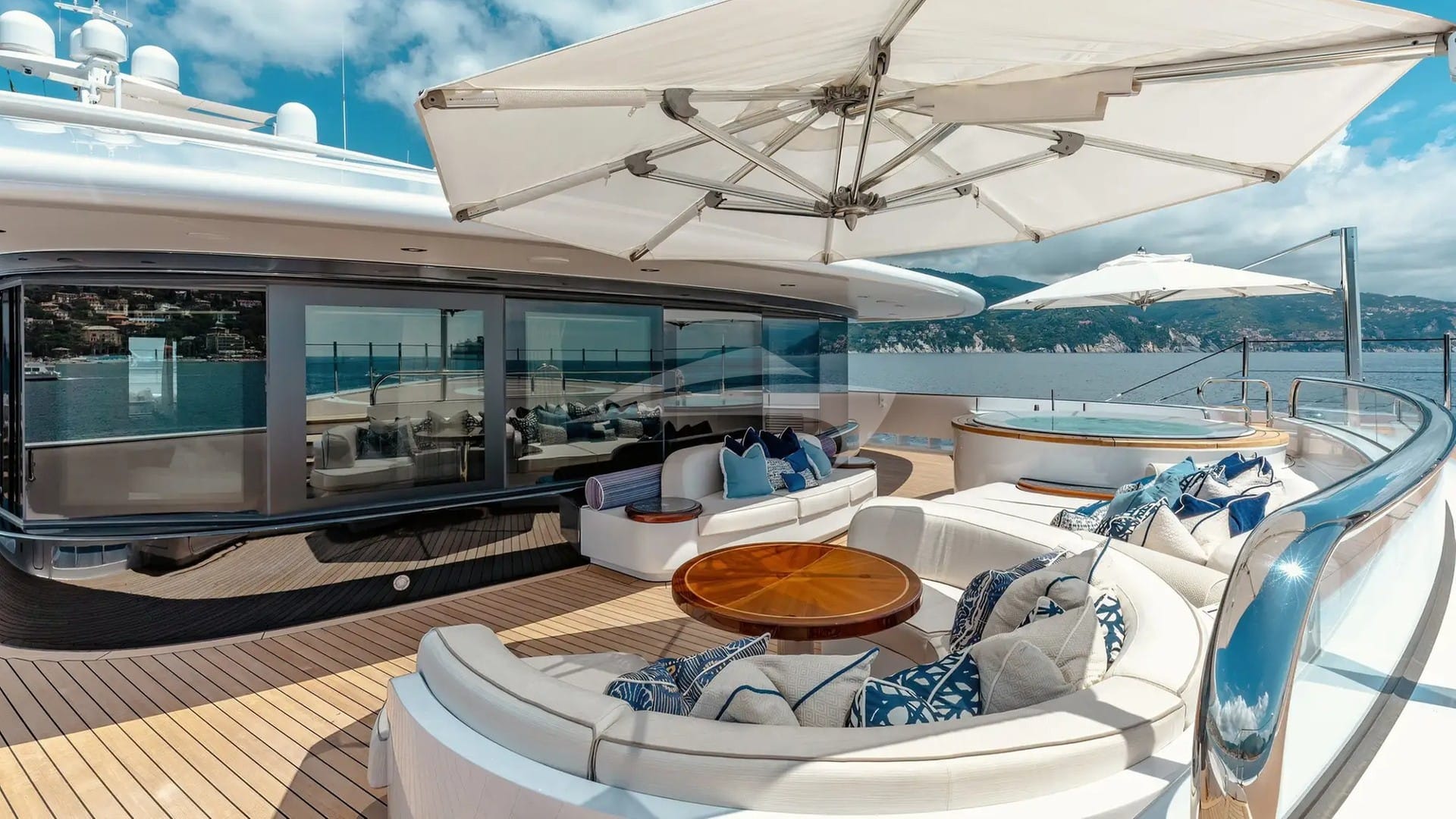 Owner's private deck forward
