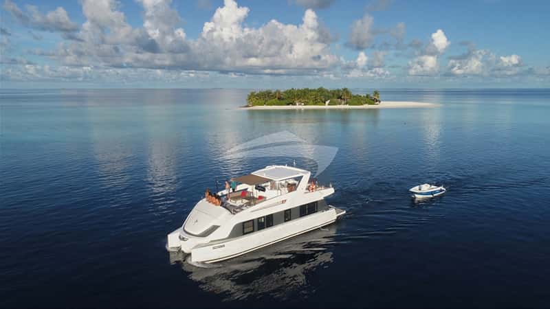 OVER REEF 17m motor yacht charter, photo 8