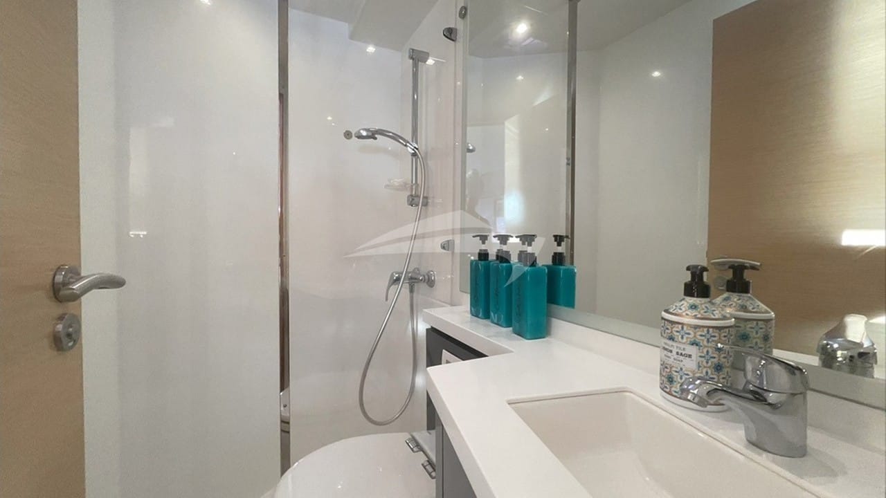 en-suite Guest Bathroom