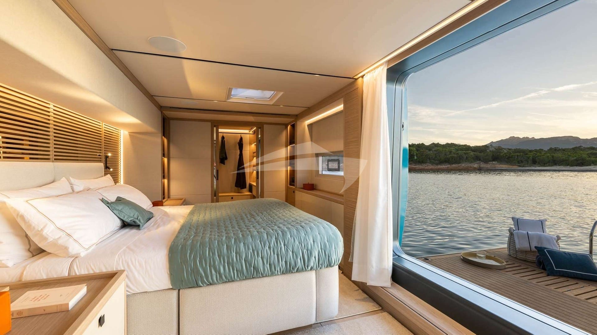 Lagoon Eighty2 sistership