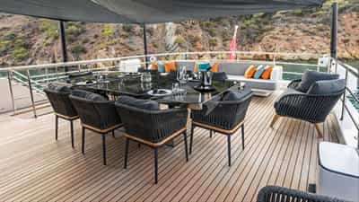 Bridgedeck Aft