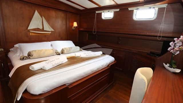 DOLCE VITA yacht charter photo 4