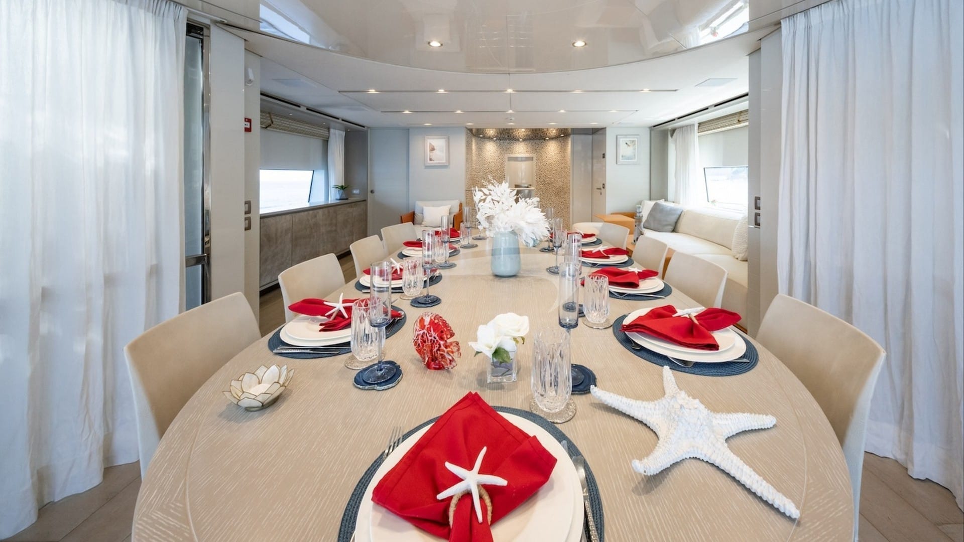 Upper deck dining