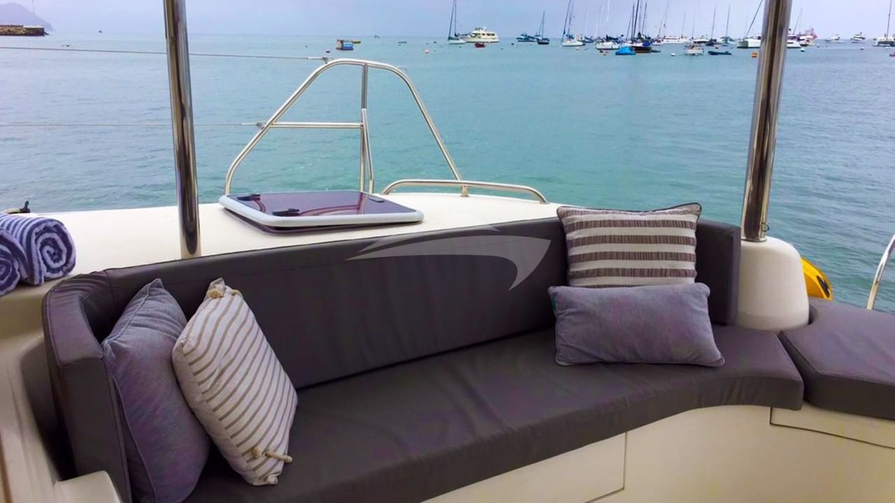 Aft seating in the cockpit