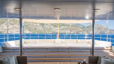 Upper deck aft seating