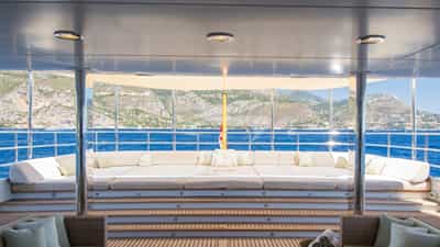 Upper deck aft seating