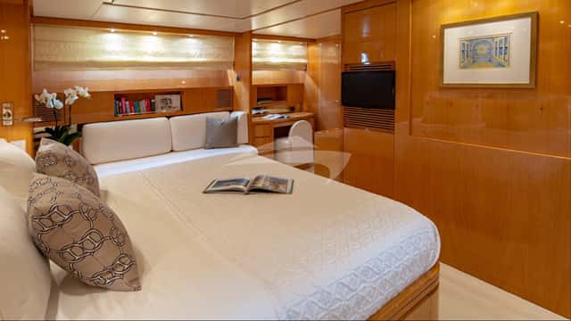 THE BIRD yacht charter photo 3