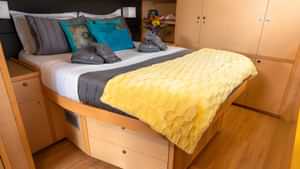 Yacht Charter HUNTRESS With Worth Avenue Yachts