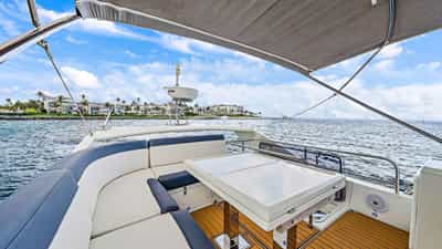 Sprawling Flybridge