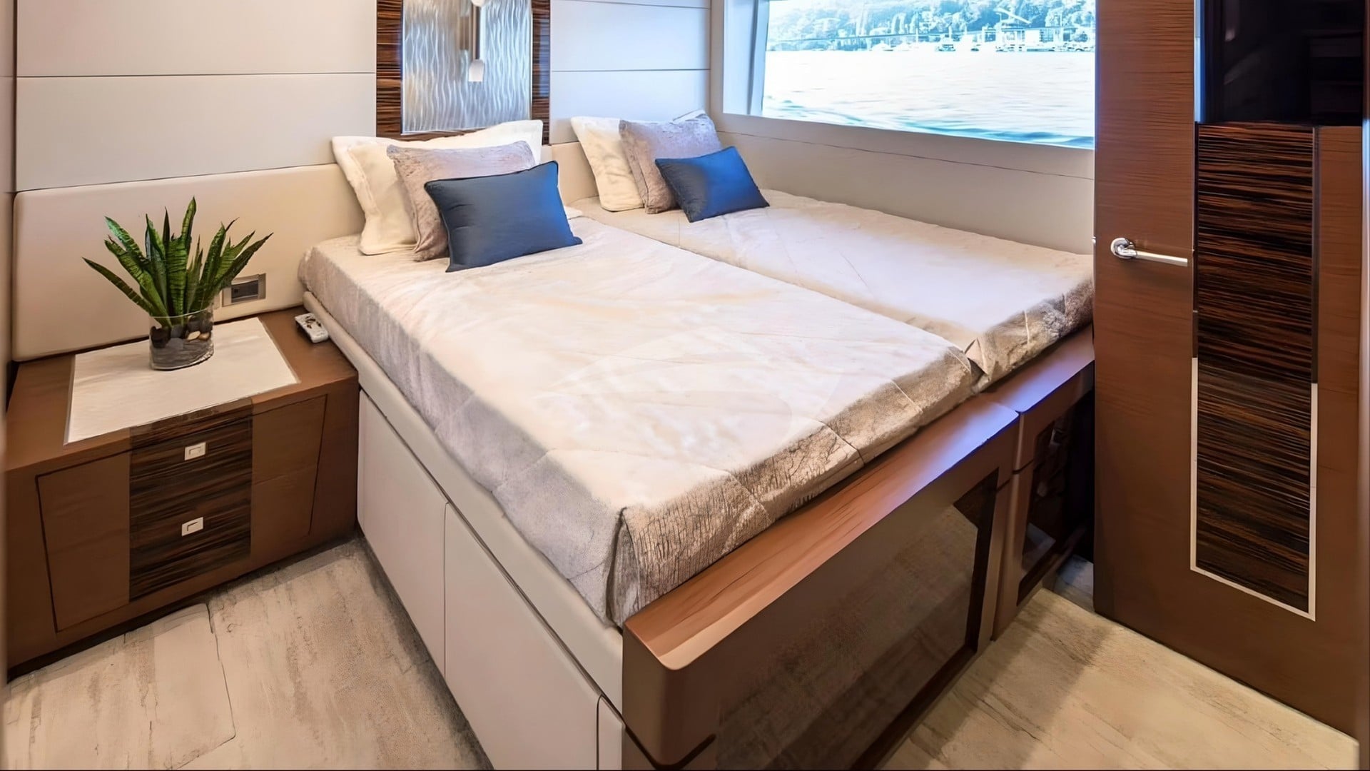 Guest Double Cabin (Convertible)