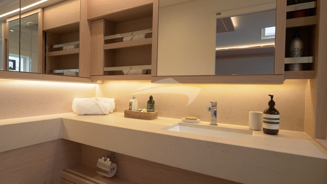 Kajikia guests bathroom