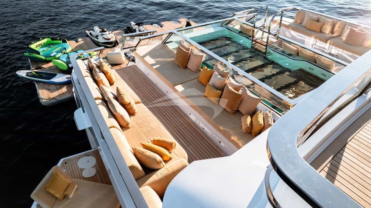 Main deck aft