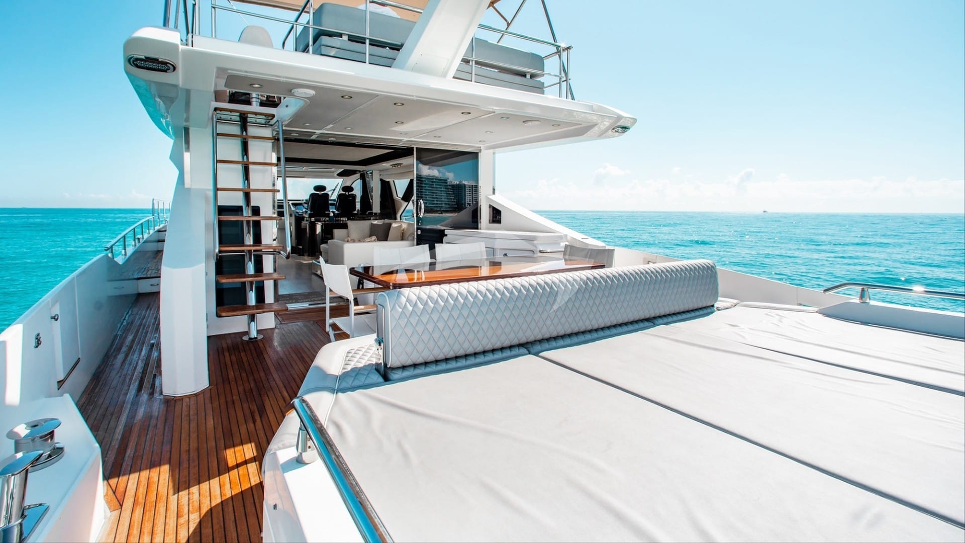 Rear deck space and sunbeds