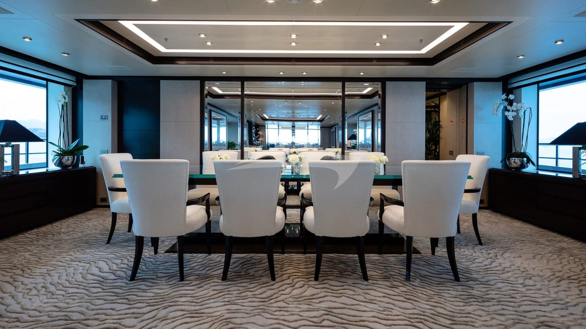 Motor Yacht TRIUMPH dining