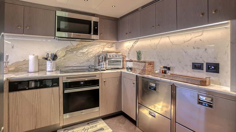SAINT 27m motor yacht charter, photo 10