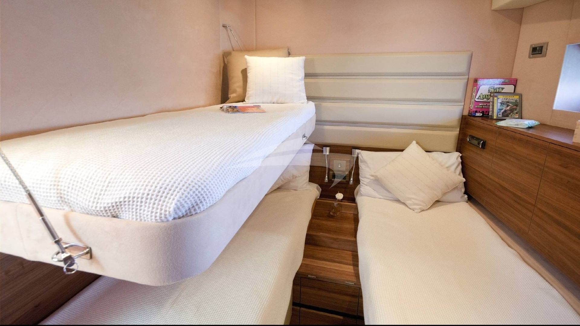 Twin Cabin with Pullman Berth