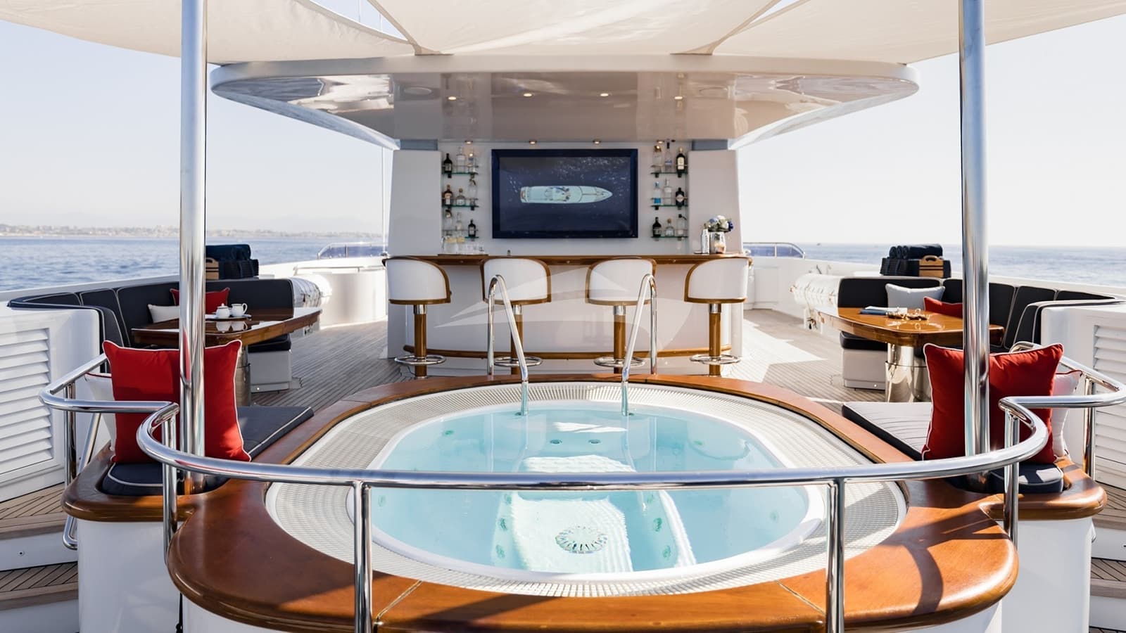 OLYMPUS, Aufnahme aus dem Yachtportfolio 24