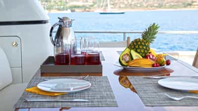 Aft Deck Dining Detail