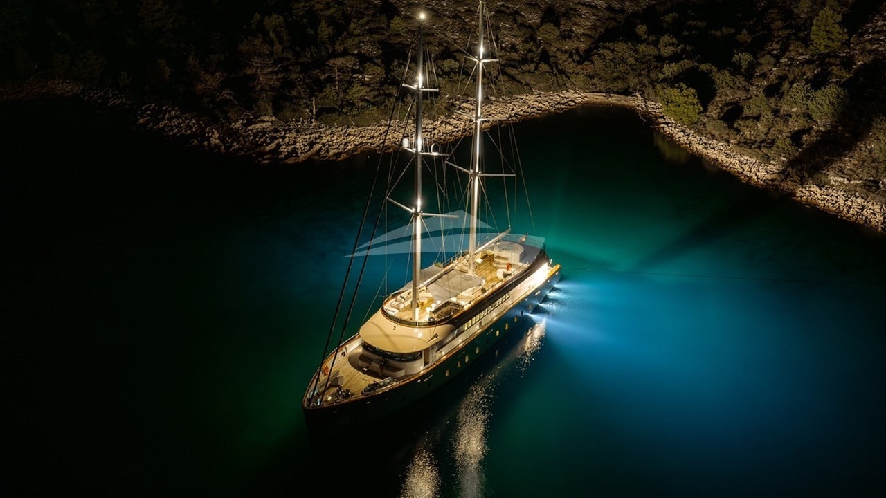 MAXITA At night