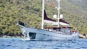 THAT'S AMOREYacht Charter