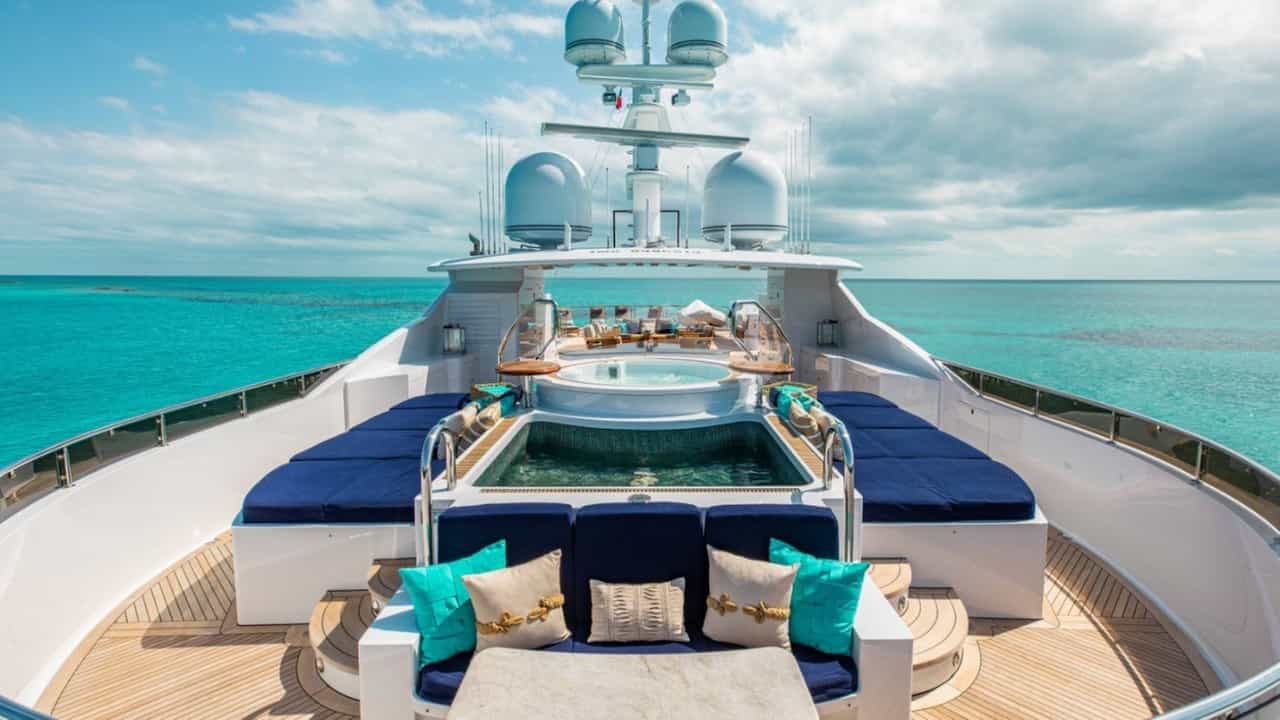 Sun Deck | Jacuzzi