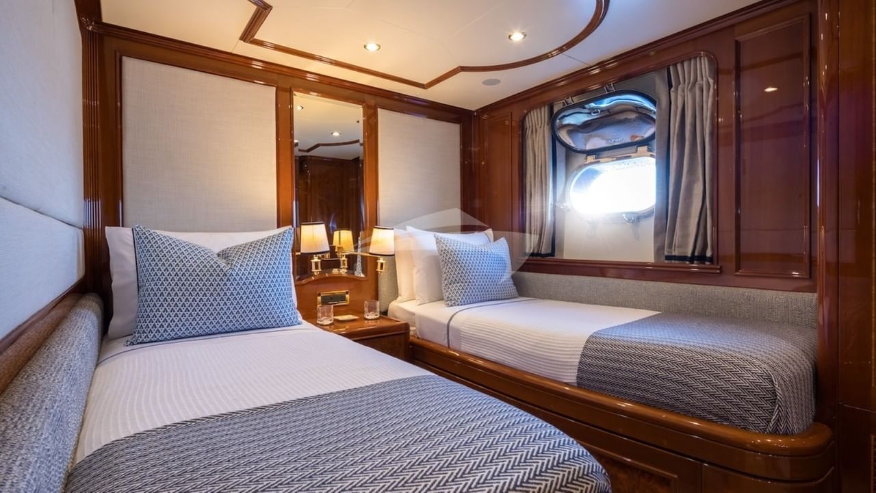 Twin stateroom with additional pullman berth