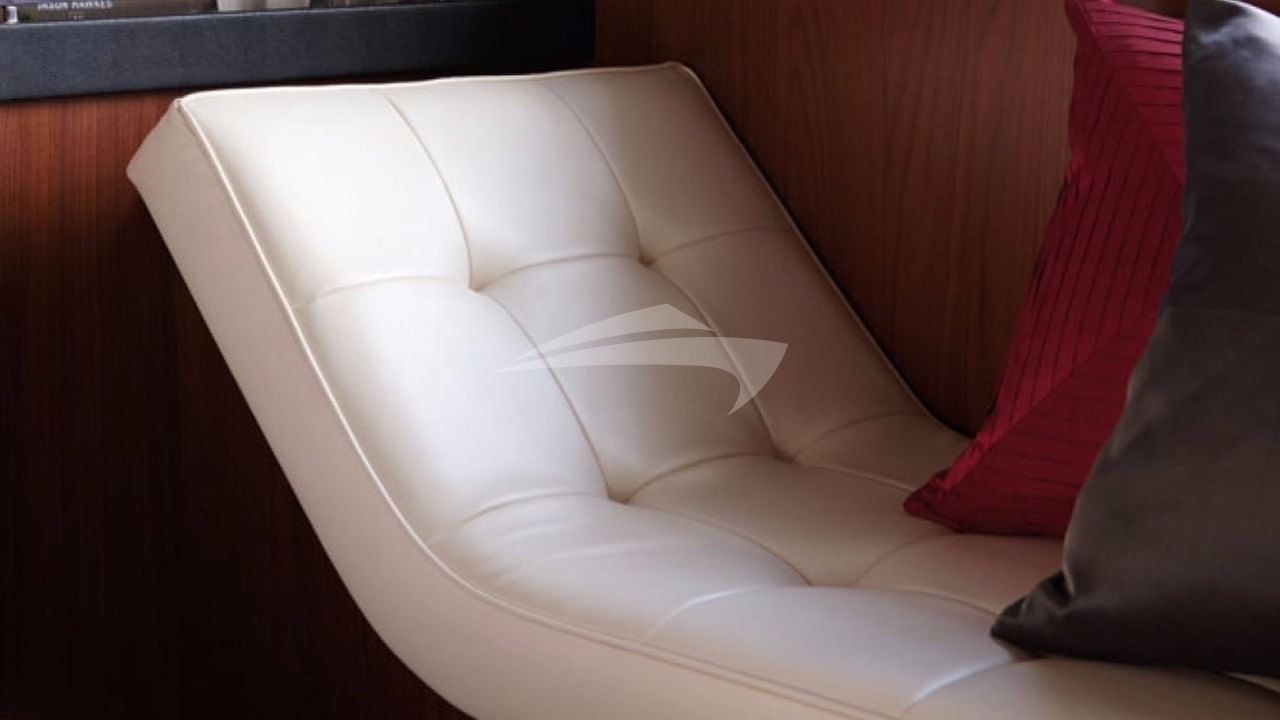 Chaise longue detail in Master cab