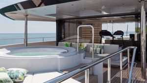 Deck Jacuzzi