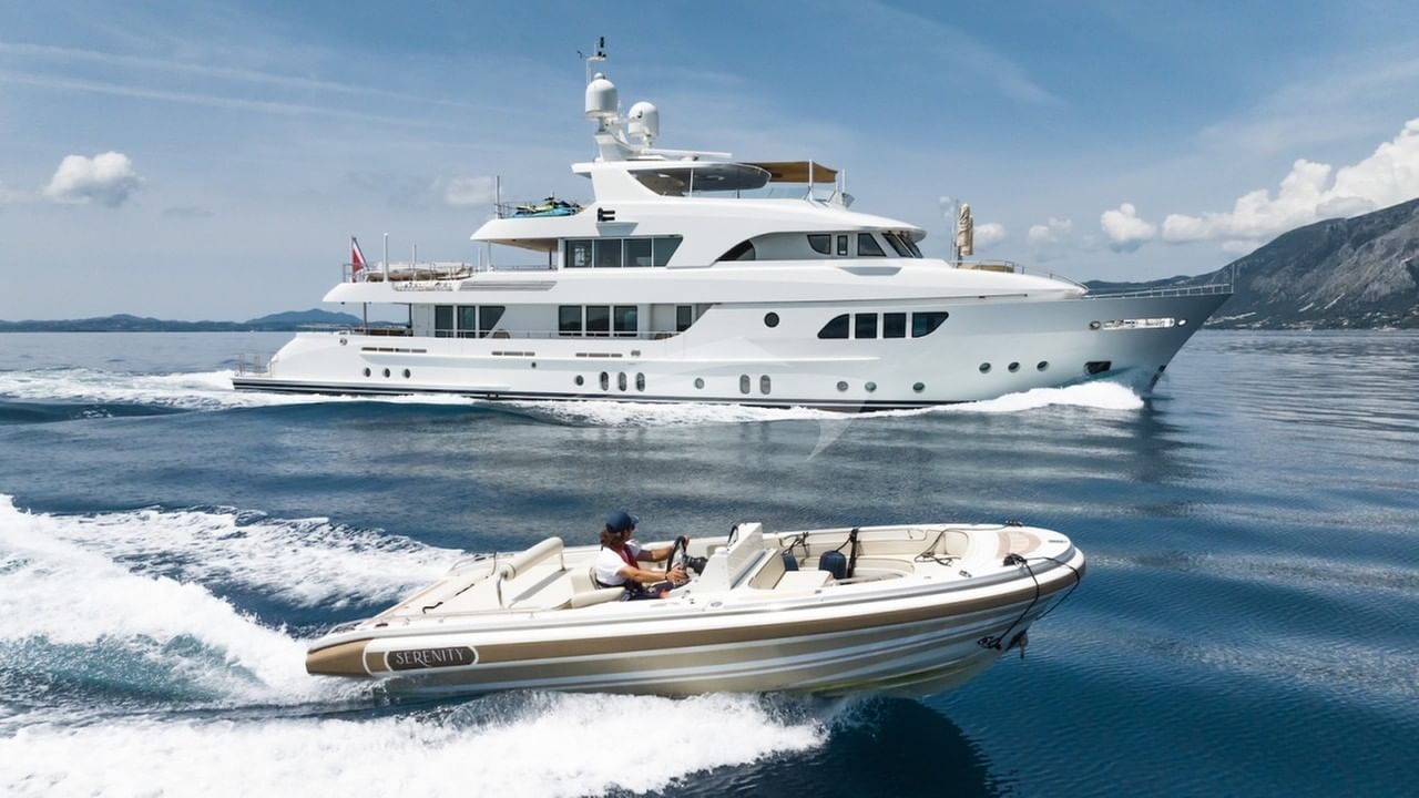 Chase boat alongside