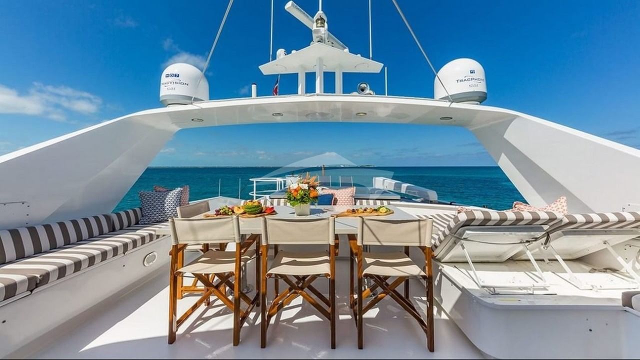 Loungers and Deck Dining