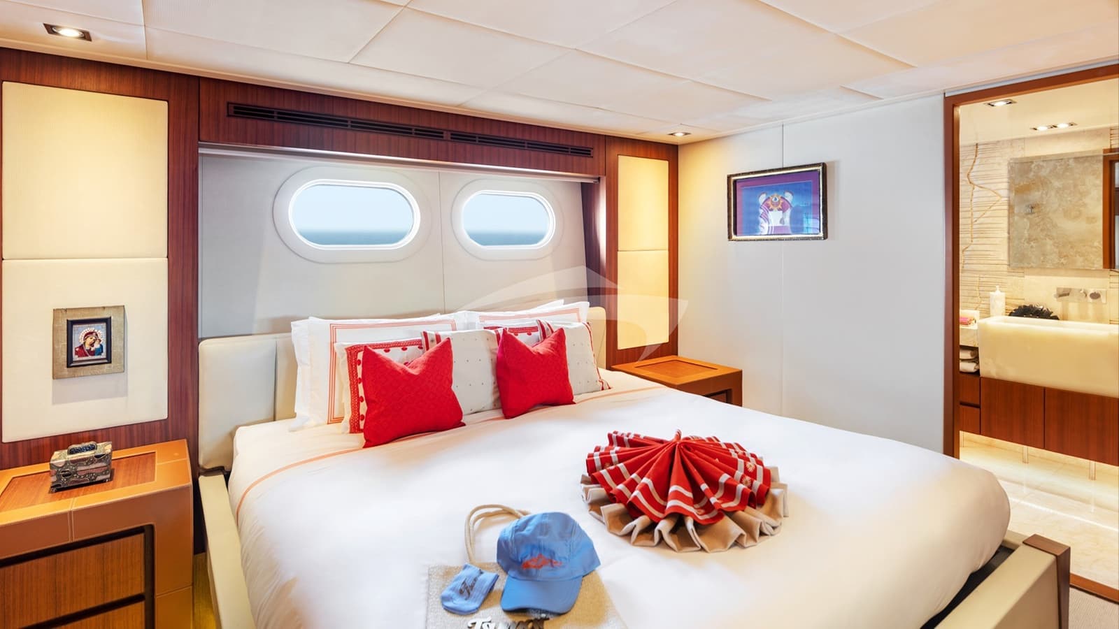 CHAMPAGNE SEAS, photo from the yacht portfolio 11