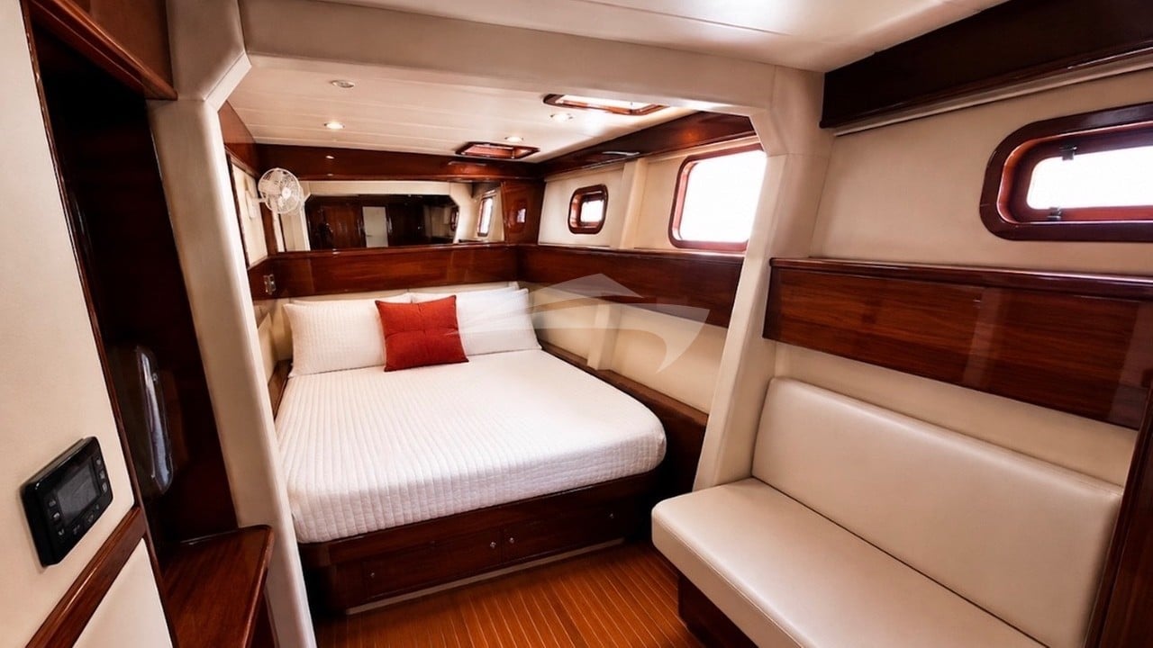 Aft port guest queen suite