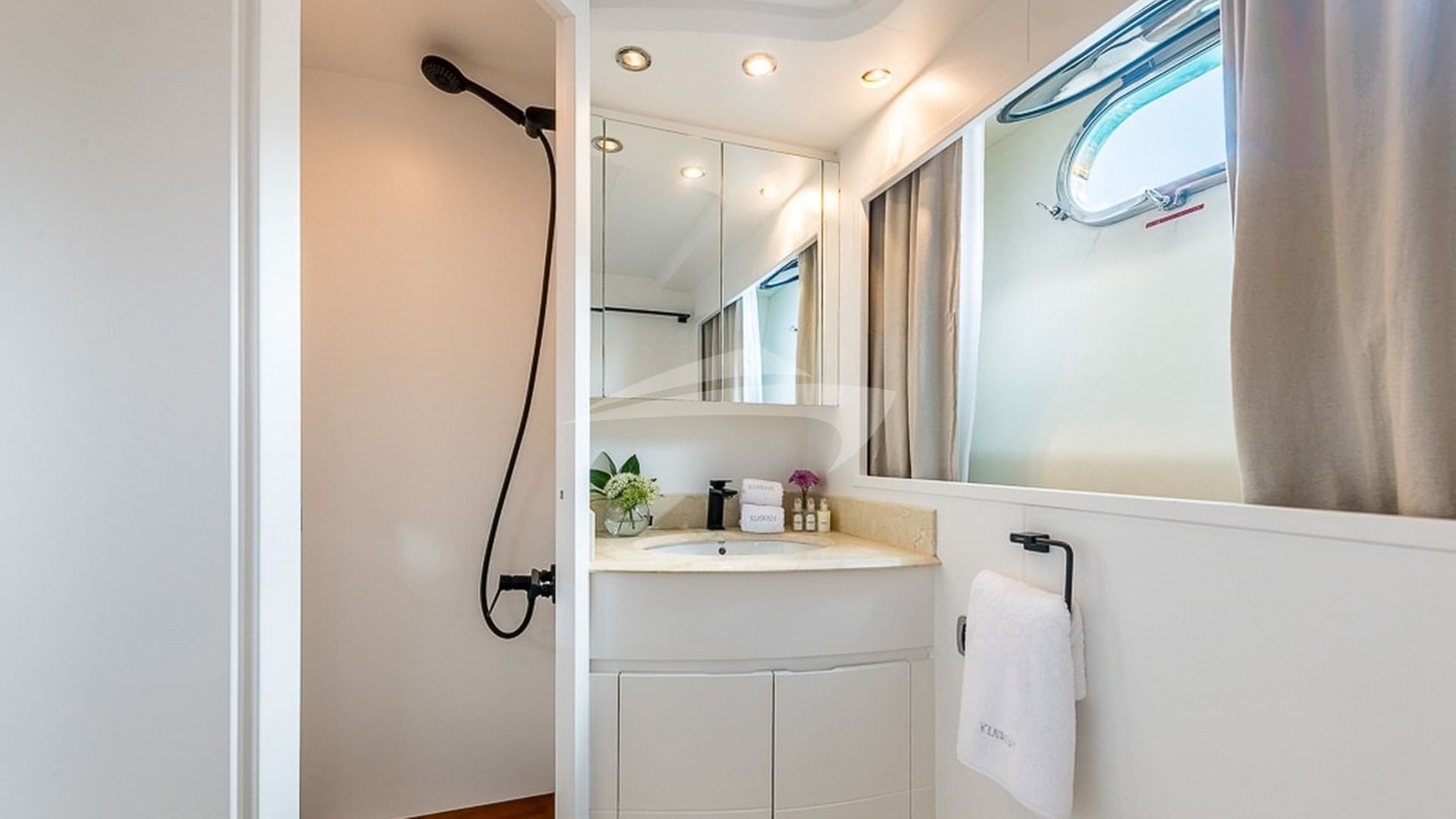 Guest Cabin Bathroom