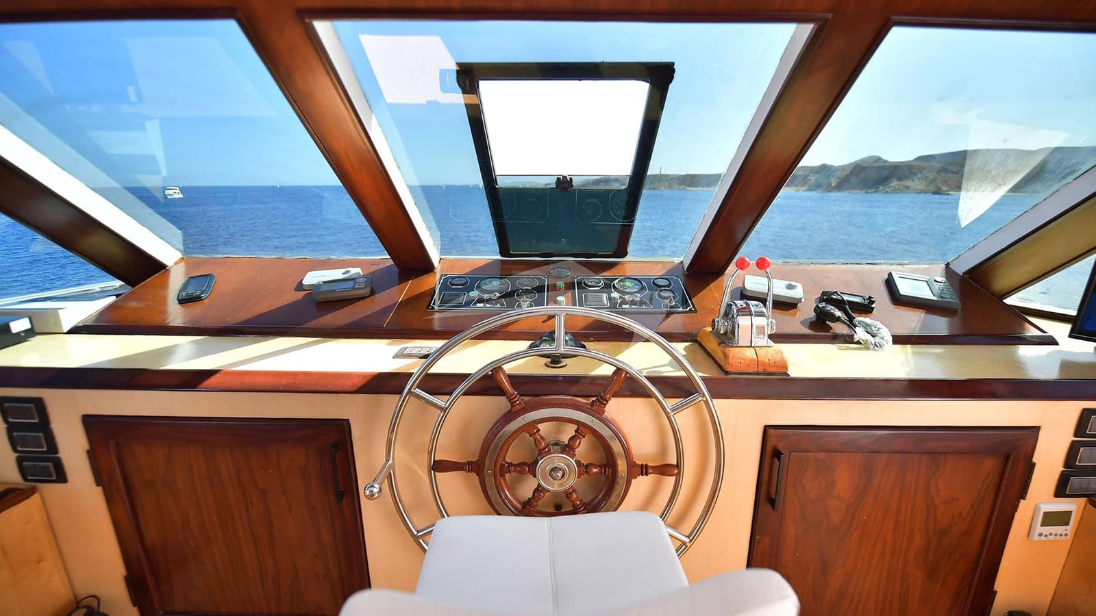 SOUTH MOON ONE, photo from the yacht portfolio 12