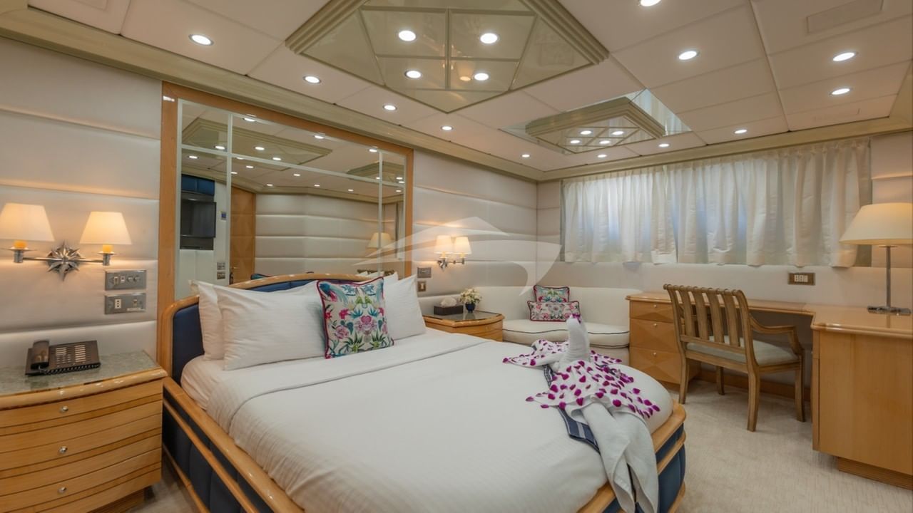 Full beam VIP stateroom