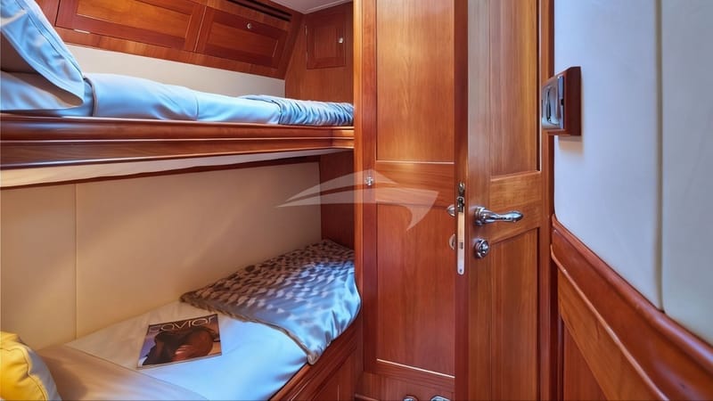 DARK STAR OF LONDON - Bunk Cabin