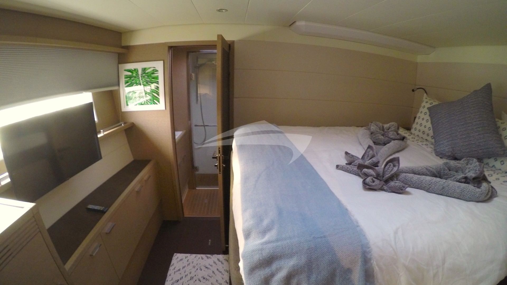 Forward guest queen suite