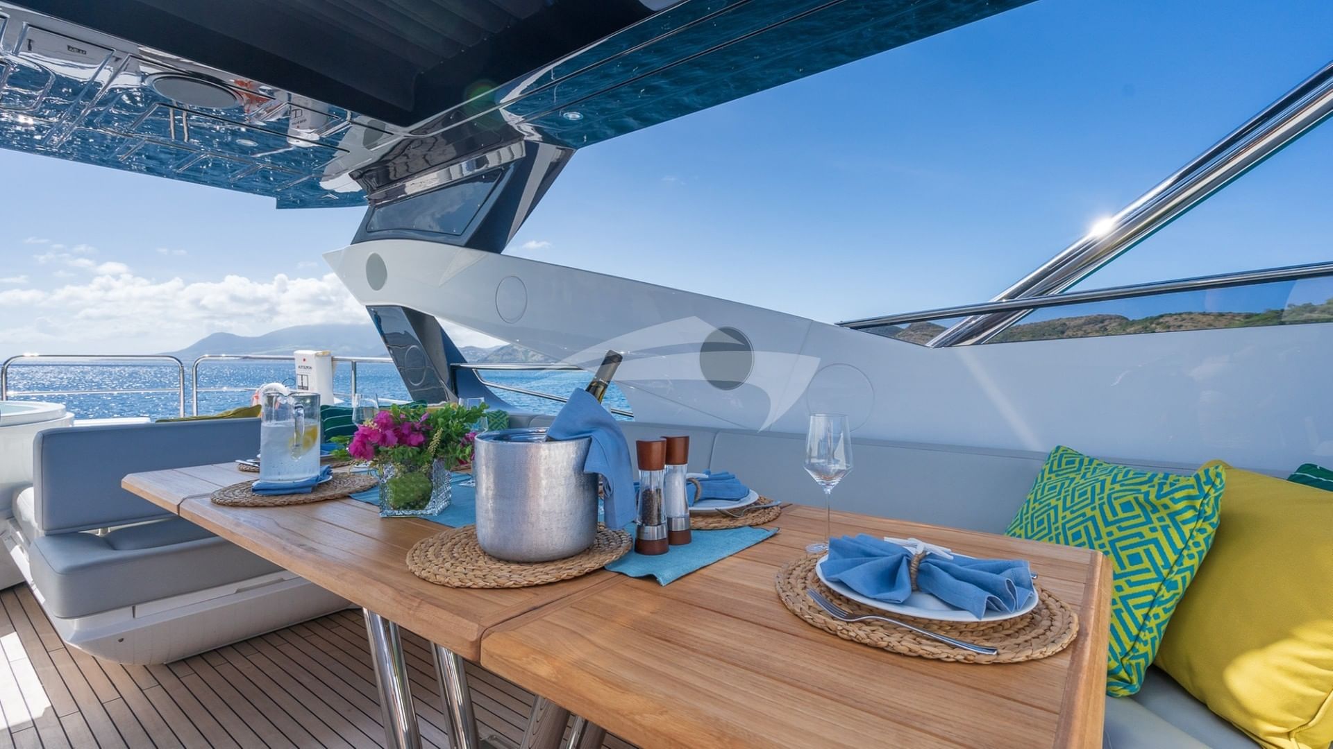 SUN DECK DINING