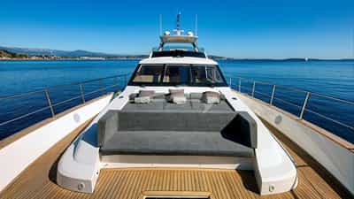 Foredeck and Sunpads