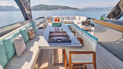 MENANGIO X 28m motor yacht charter, photo 11