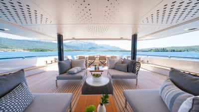 Upper deck aft seating