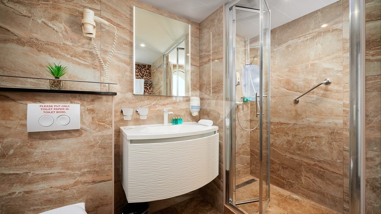 QUEEN ELEGANZA Bathroom