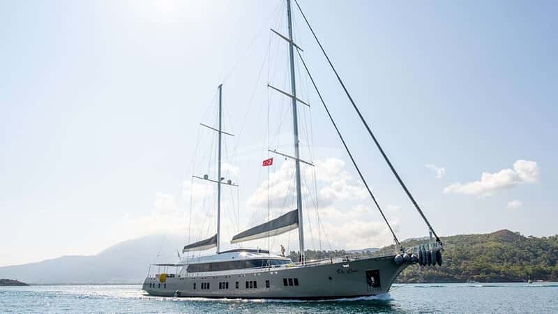 DE LOVE 47m sailing yacht charter