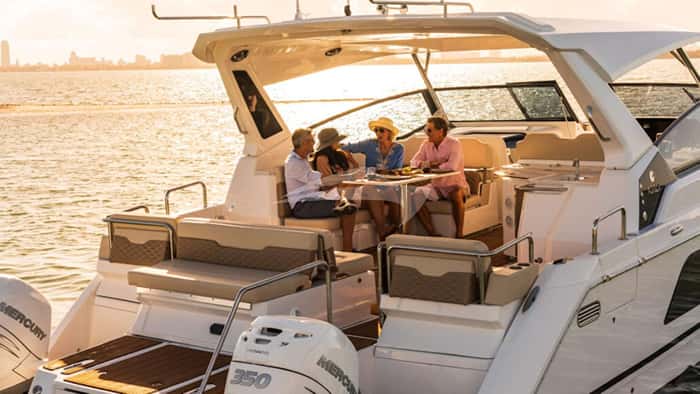 JOY 11m motor yacht charter, photo 2