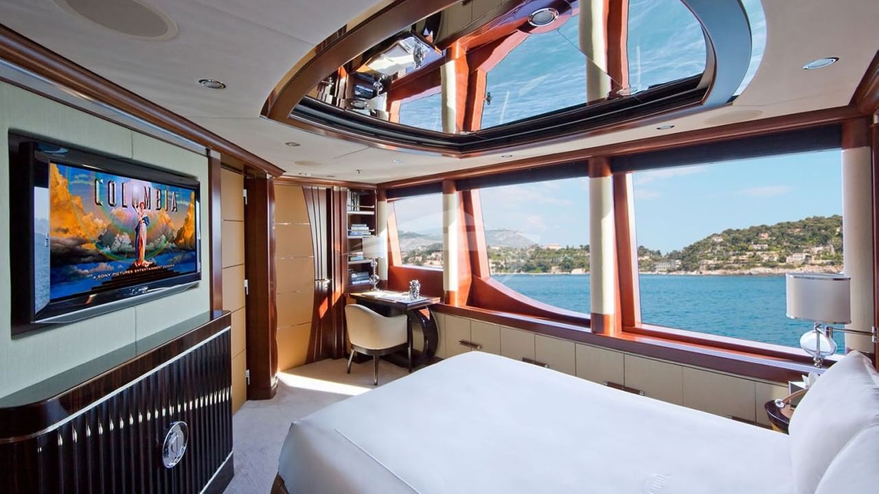 BRIDGE DECK VIP STATEROOM