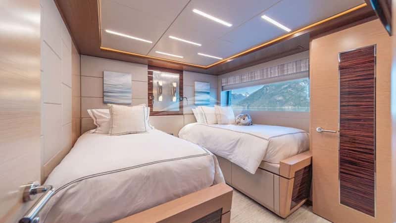 VOYAGER 28m motor yacht charter, photo 8