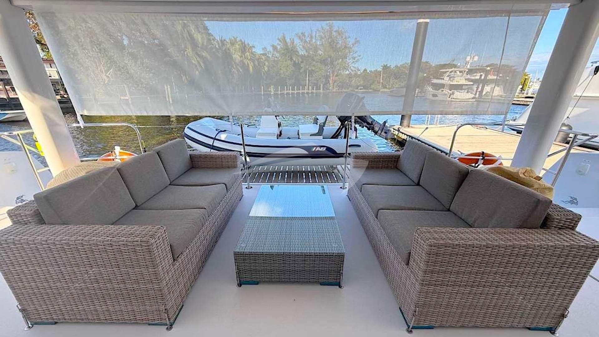 Aft deck seating