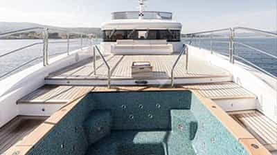 Deck Jacuzzi